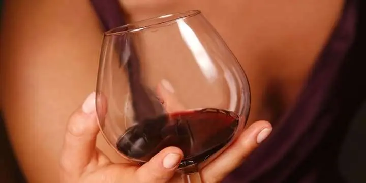 glass-with-a-red-wine