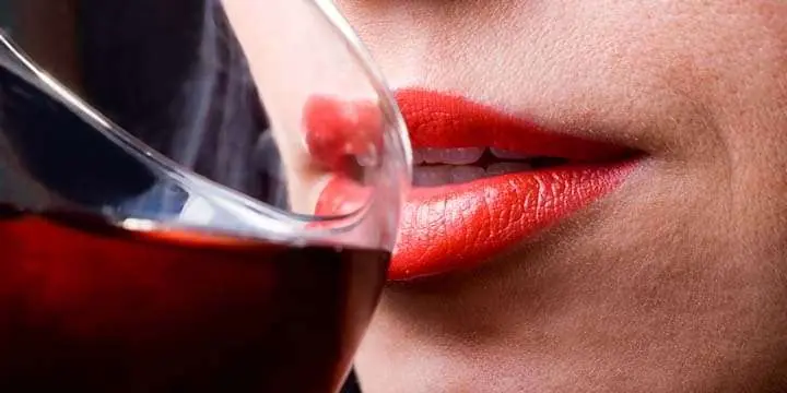 red-lips-and-glass-of-wine